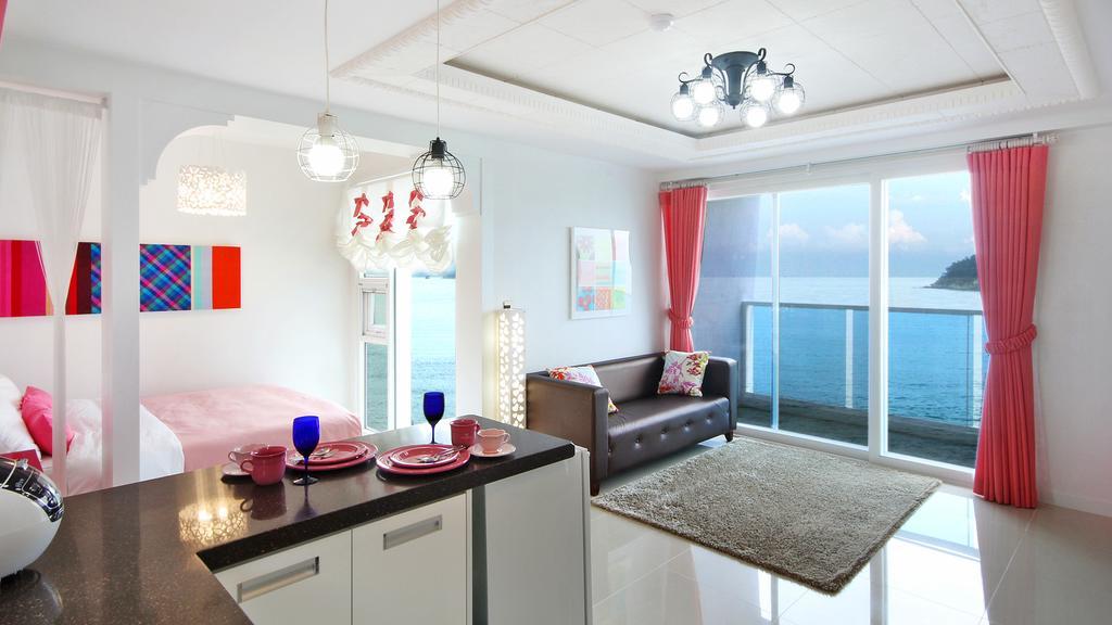 Blue & White Pension Namhae Ngoại thất bức ảnh