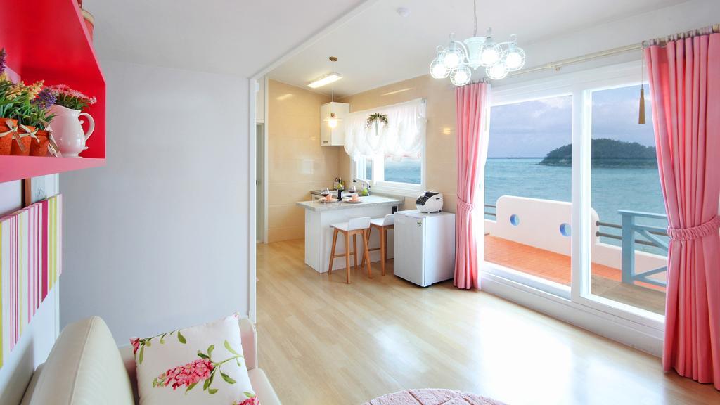Blue & White Pension Namhae Ngoại thất bức ảnh