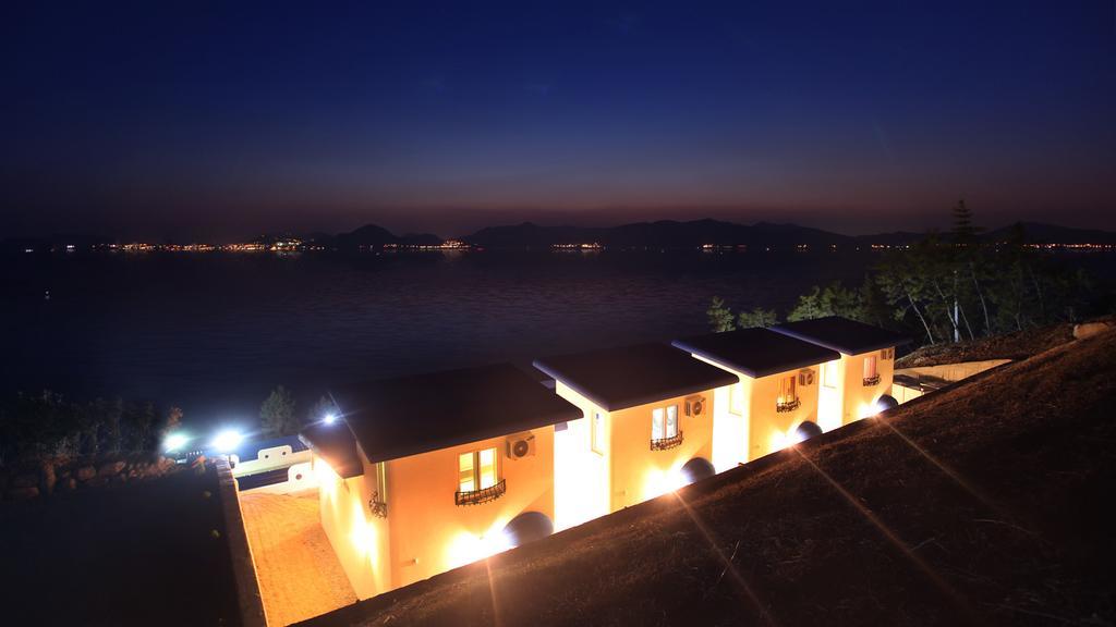 Blue & White Pension Namhae Ngoại thất bức ảnh